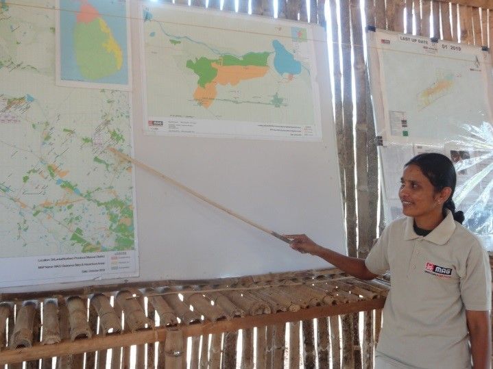female deminer in Sri Lanka